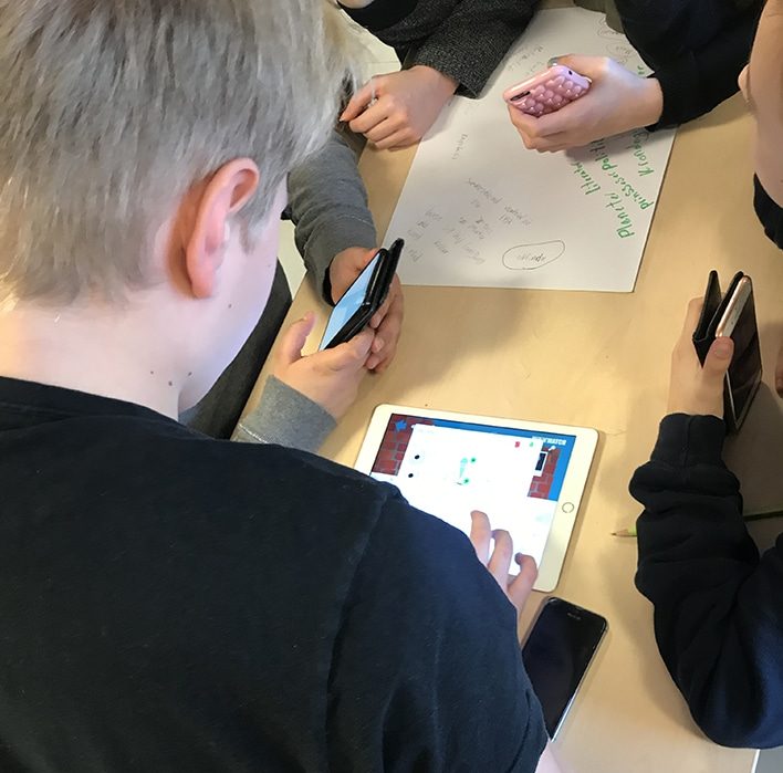 Børnene indtaler deres spil til Hopspots på iPaden